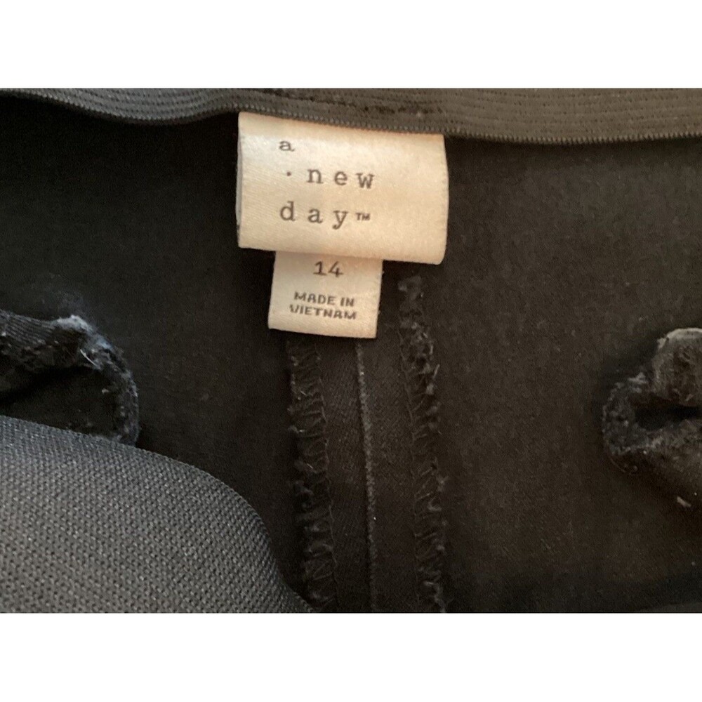 a new day Women’s Black Ankle Pants With Side Zip Flat Front Size 14 - Picture 5 of 5